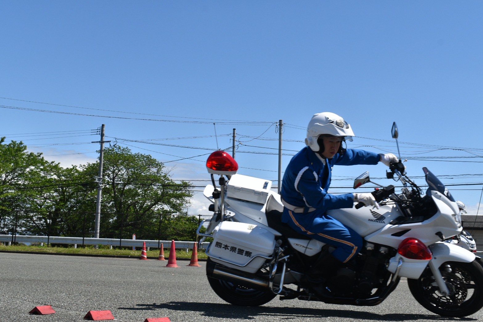 スラローム走行